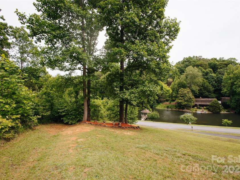 207 Lakeview Drive, Marion, NC 28752.  MLS# CAR4255488, YatesRealty ID 1285. 