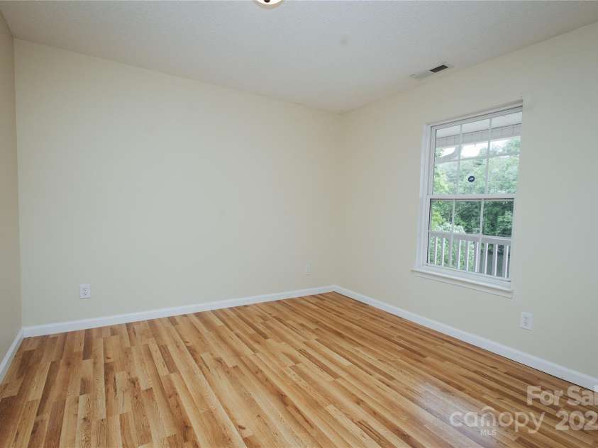 207 Lakeview Drive, Marion, NC 28752.  MLS# CAR4255488, YatesRealty ID 1285. 