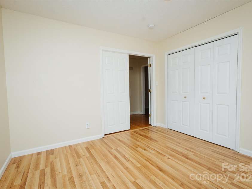 207 Lakeview Drive, Marion, NC 28752.  MLS# CAR4255488, YatesRealty ID 1285. 