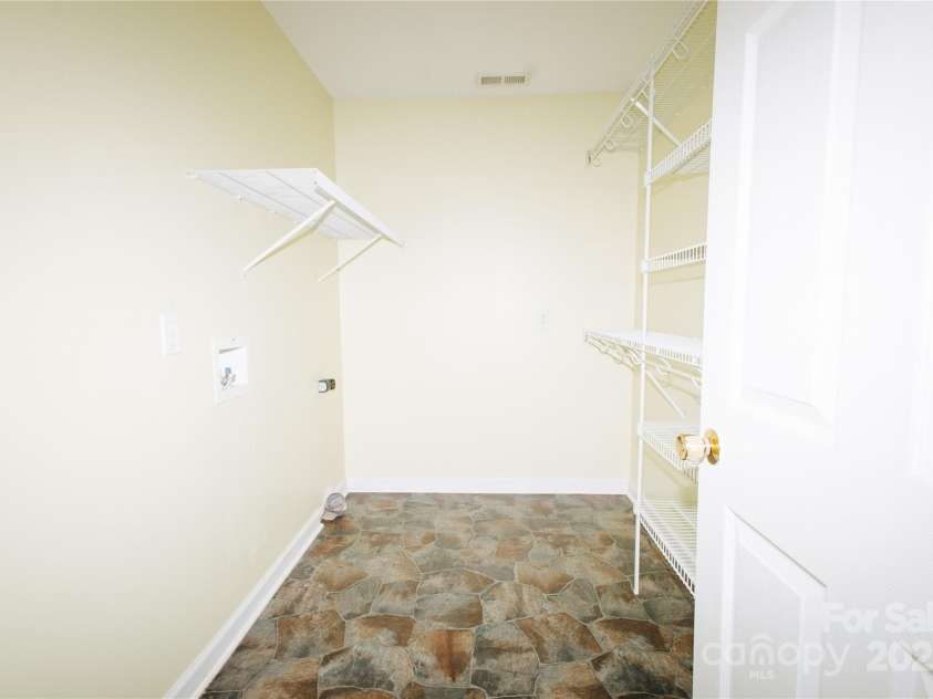 207 Lakeview Drive, Marion, NC 28752.  MLS# CAR4255488, YatesRealty ID 1285. 