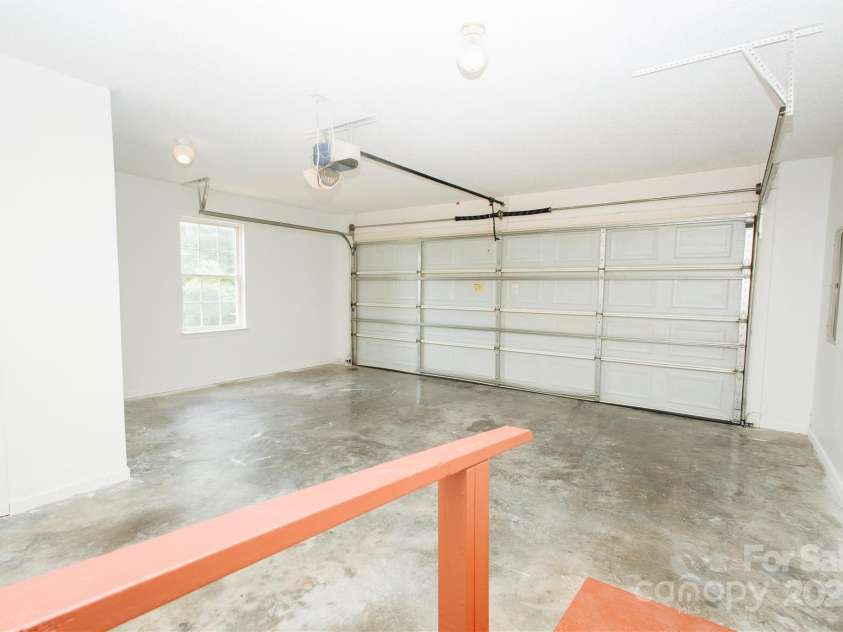 207 Lakeview Drive, Marion, NC 28752.  MLS# CAR4255488, YatesRealty ID 1285. 