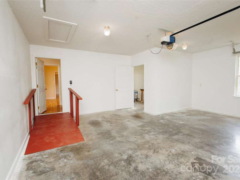 207 Lakeview Drive, Marion, NC 28752.  MLS# CAR4255488, YatesRealty ID 1285. 