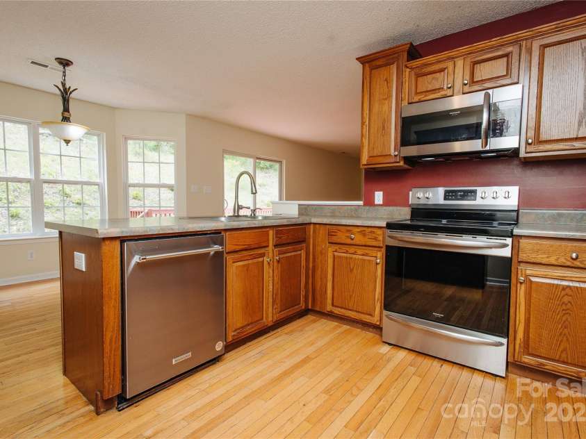 207 Lakeview Drive, Marion, NC 28752.  MLS# CAR4255488, YatesRealty ID 1285. 