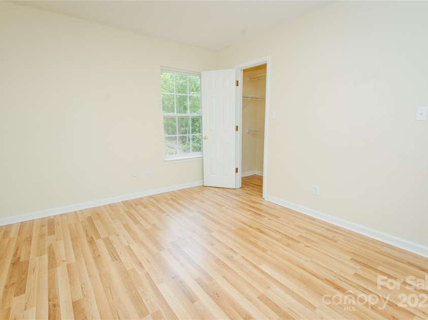 207 Lakeview Drive, Marion, NC 28752.  MLS# CAR4255488, YatesRealty ID 1285. 