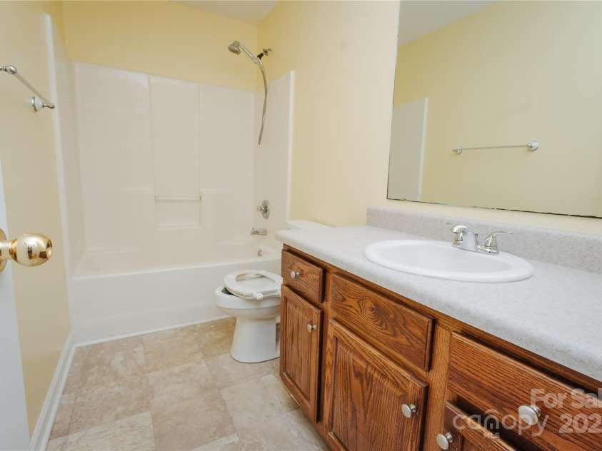 207 Lakeview Drive, Marion, NC 28752.  MLS# CAR4255488, YatesRealty ID 1285. 