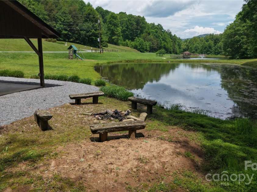 207 Lakeview Drive, Marion, NC 28752.  MLS# CAR4255488, YatesRealty ID 1285. Community Feature