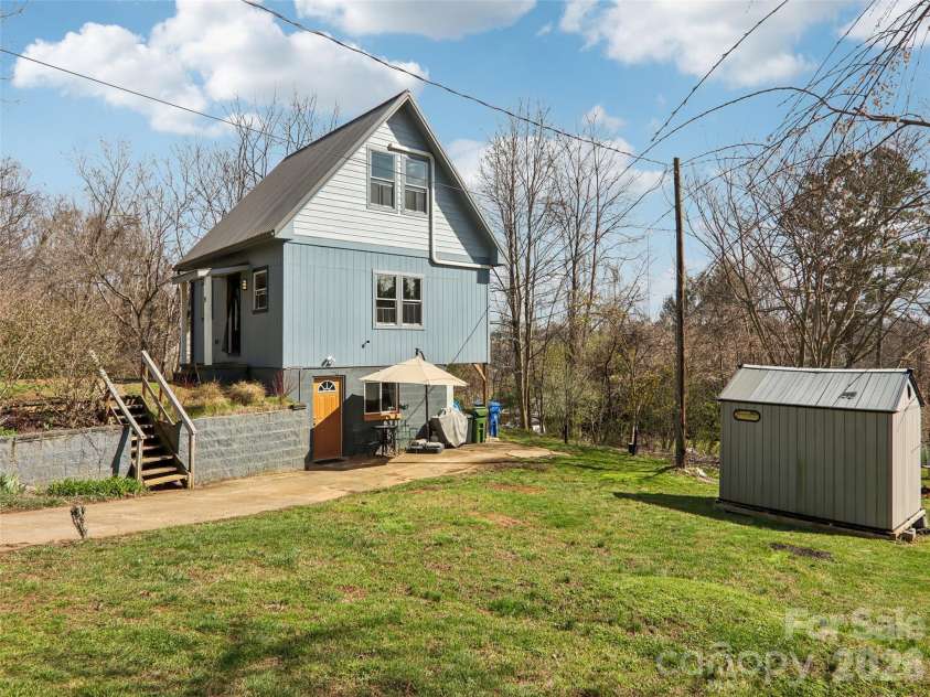 15 Merion Drive, Asheville, NC 28806.  MLS# CAR4361227, YatesRealty ID 12850. 