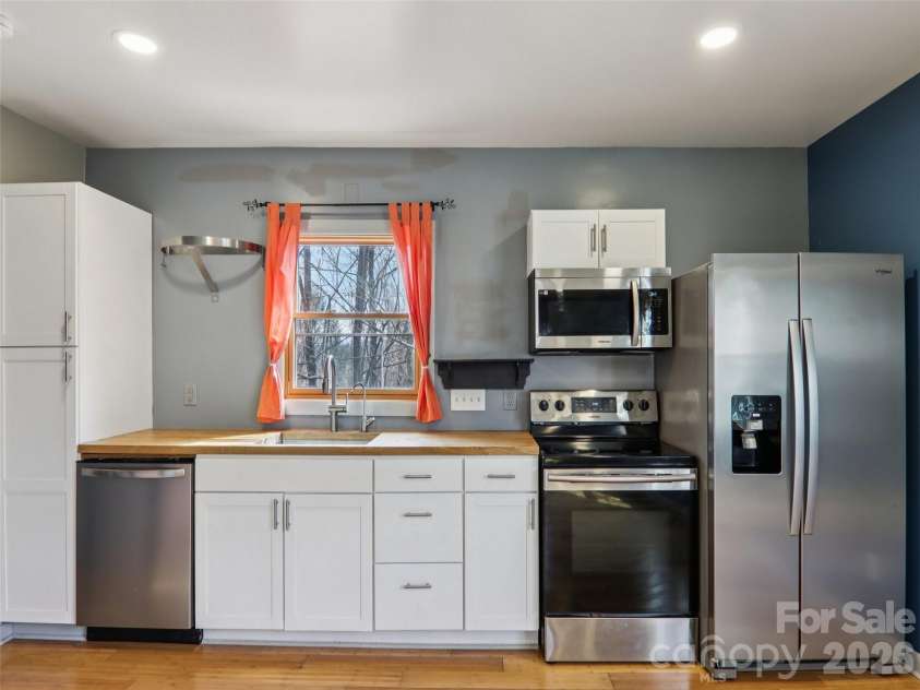 15 Merion Drive, Asheville, NC 28806.  MLS# CAR4361227, YatesRealty ID 12850. 