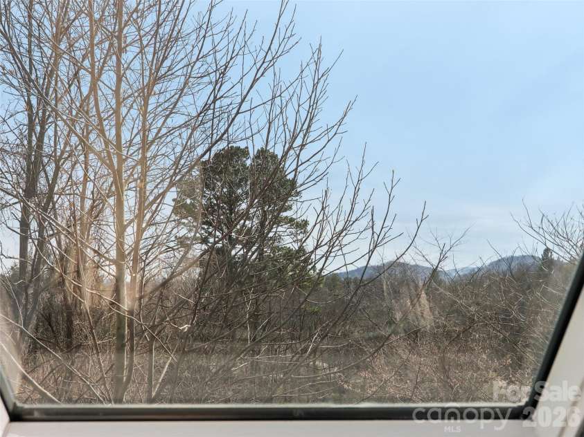 15 Merion Drive, Asheville, NC 28806.  MLS# CAR4361227, YatesRealty ID 12850. 