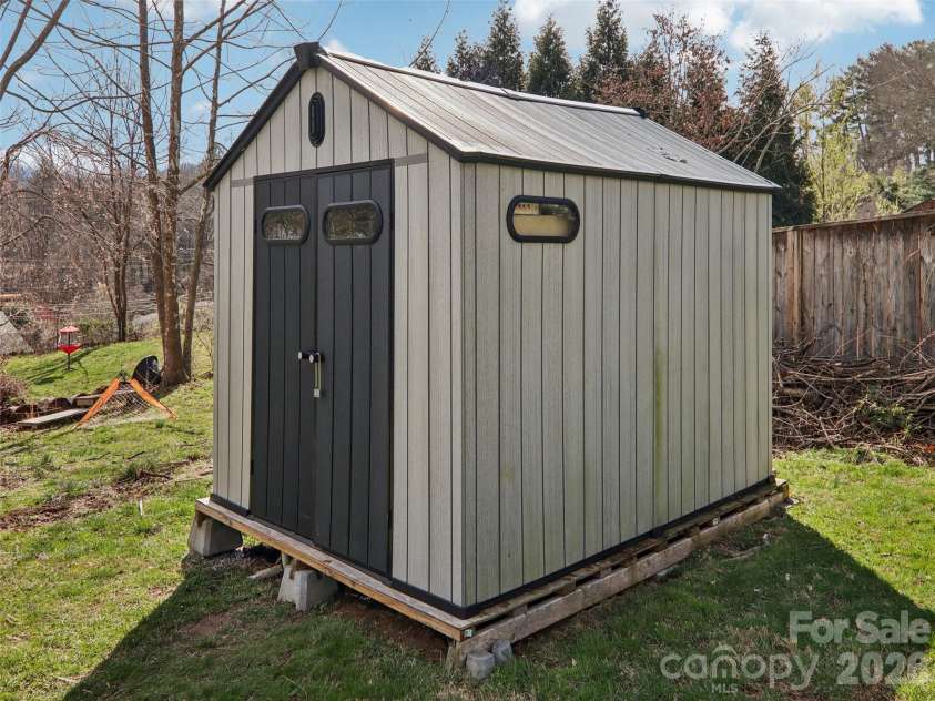 15 Merion Drive, Asheville, NC 28806.  MLS# CAR4361227, YatesRealty ID 12850. 