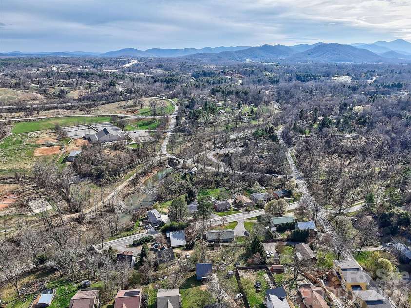 15 Merion Drive, Asheville, NC 28806.  MLS# CAR4361227, YatesRealty ID 12850. 