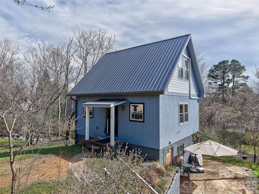 15 Merion Drive, Asheville, NC 28806.  MLS# CAR4361227, YatesRealty ID 12850. 