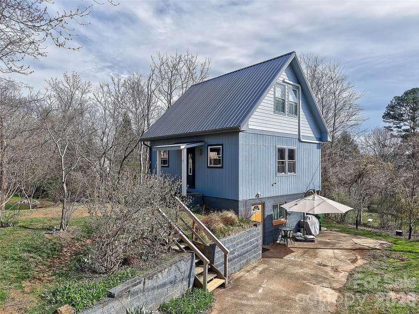 15 Merion Drive, Asheville, NC 28806.  MLS# CAR4361227, YatesRealty ID 12850. 