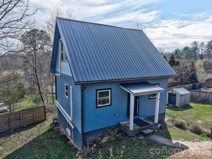 15 Merion Drive, Asheville, NC 28806.  MLS# CAR4361227, YatesRealty ID 12850. 