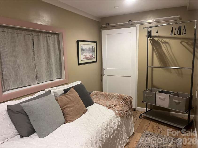 15 Merion Drive, Asheville, NC 28806.  MLS# CAR4361227, YatesRealty ID 12850. 