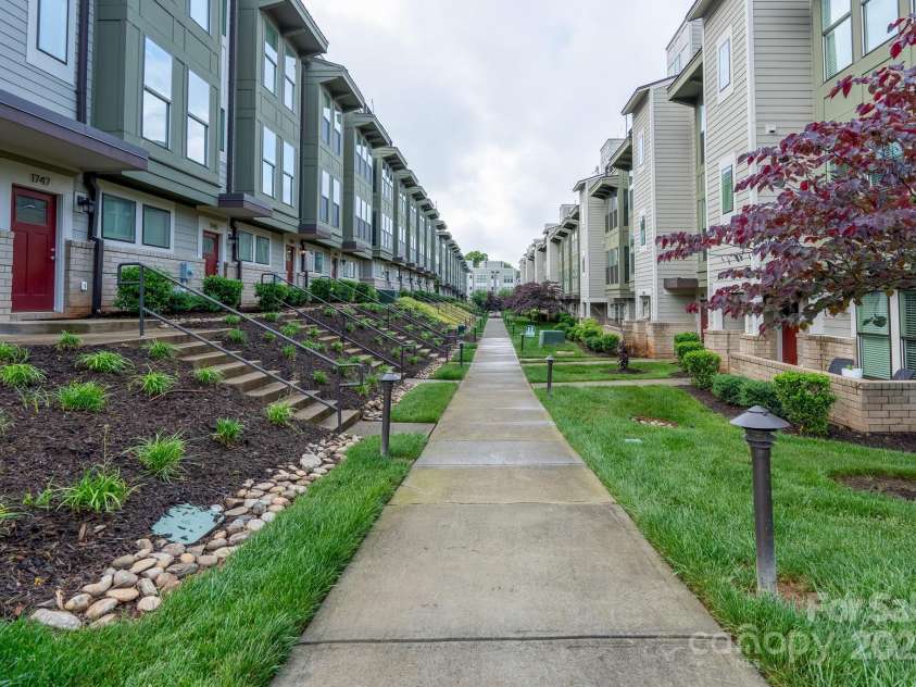 1707 Cannon View Lane, Charlotte, NC 28208.  MLS# CAR4258536, YatesRealty ID 12850. 