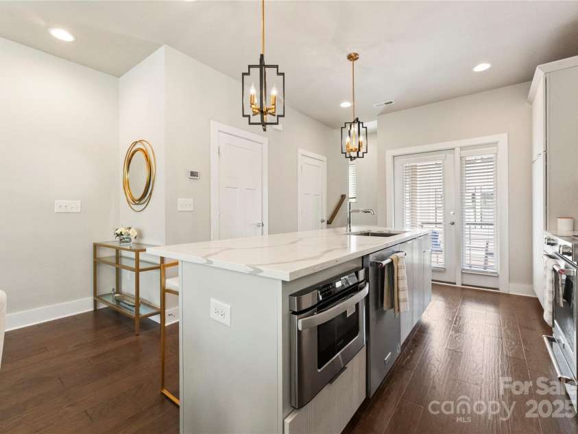 1707 Cannon View Lane, Charlotte, NC 28208.  MLS# CAR4302110, YatesRealty ID 12850. 