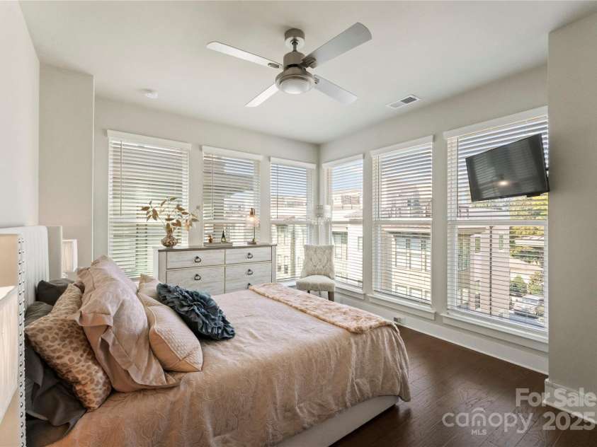 1707 Cannon View Lane, Charlotte, NC 28208.  MLS# CAR4302110, YatesRealty ID 12850. 