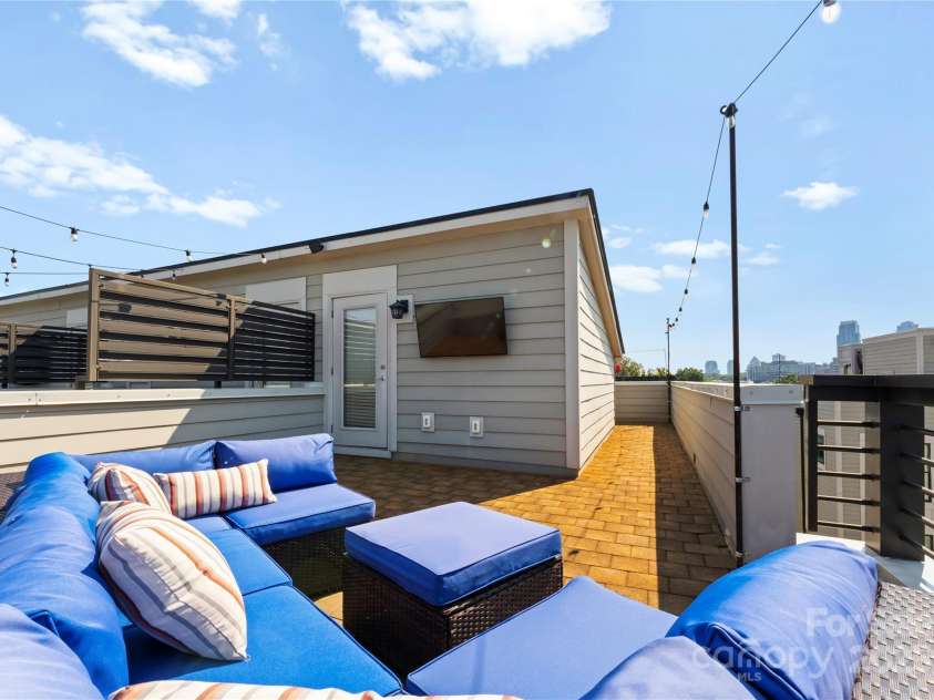 1707 Cannon View Lane, Charlotte, NC 28208.  MLS# CAR4302110, YatesRealty ID 12850. 