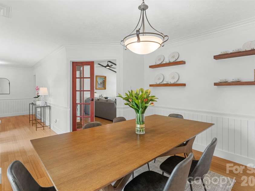 4400 Woods End Lane, Charlotte, NC 28277.  MLS# CAR4366467, YatesRealty ID 12852. Dining Room