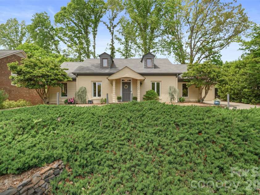 4400 Woods End Lane, Charlotte, NC 28277.  MLS# CAR4366467, YatesRealty ID 12852. Front Exterior