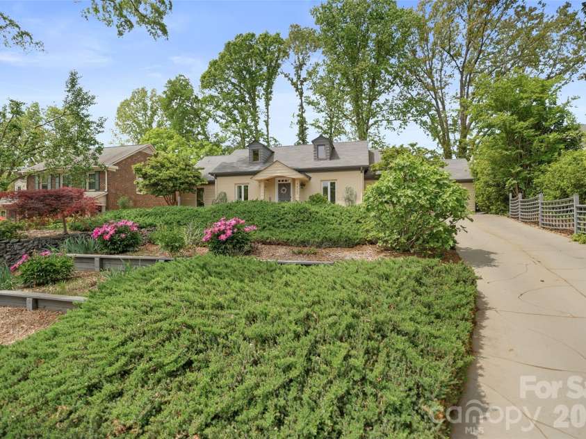 4400 Woods End Lane, Charlotte, NC 28277.  MLS# CAR4366467, YatesRealty ID 12852. Front Exterior