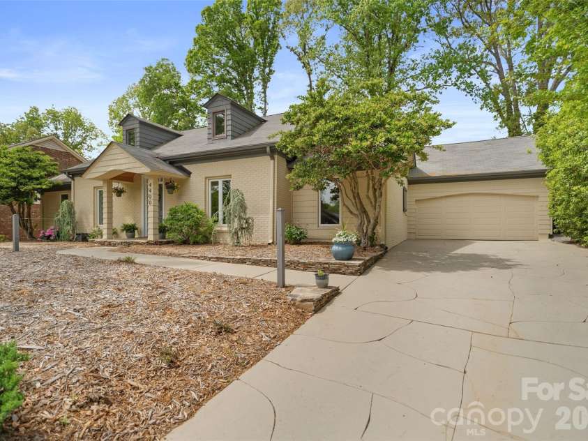 4400 Woods End Lane, Charlotte, NC 28277.  MLS# CAR4366467, YatesRealty ID 12852. Front Exterior