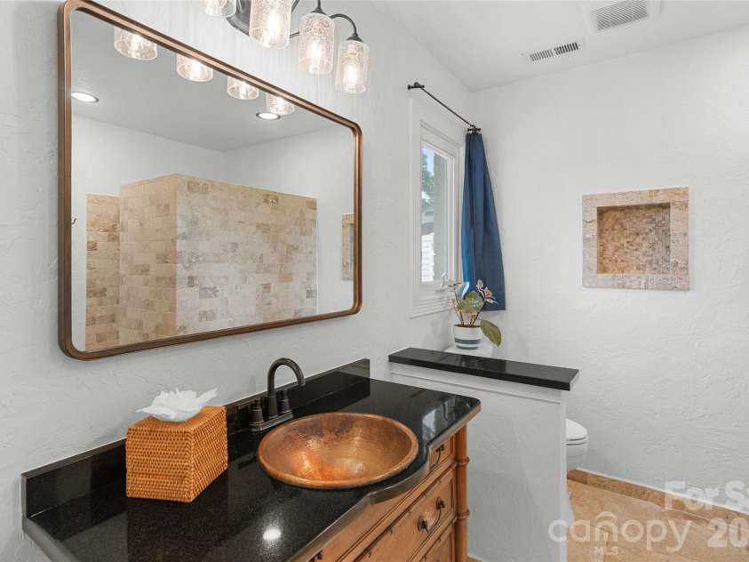 4400 Woods End Lane, Charlotte, NC 28277.  MLS# CAR4366467, YatesRealty ID 12852. Primary Bathroom