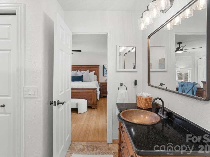 4400 Woods End Lane, Charlotte, NC 28277.  MLS# CAR4366467, YatesRealty ID 12852. Primary Bathroom