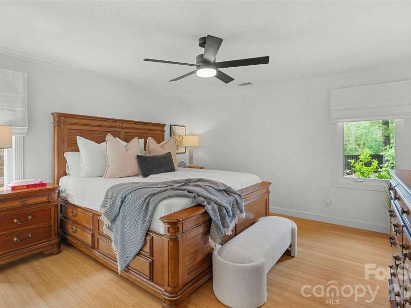 4400 Woods End Lane, Charlotte, NC 28277.  MLS# CAR4366467, YatesRealty ID 12852. Primary Bedroom
