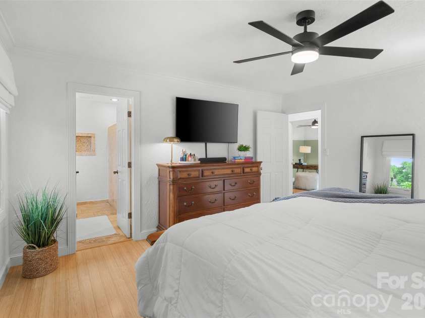 4400 Woods End Lane, Charlotte, NC 28277.  MLS# CAR4366467, YatesRealty ID 12852. Primary Bedroom
