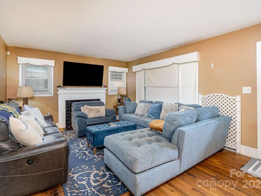 3700 Nevin Road, Charlotte, NC 28269.  MLS# CAR4257929, YatesRealty ID 12854. 