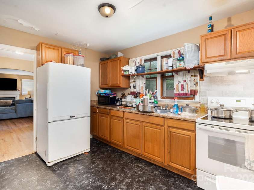 3700 Nevin Road, Charlotte, NC 28269.  MLS# CAR4257929, YatesRealty ID 12854. 