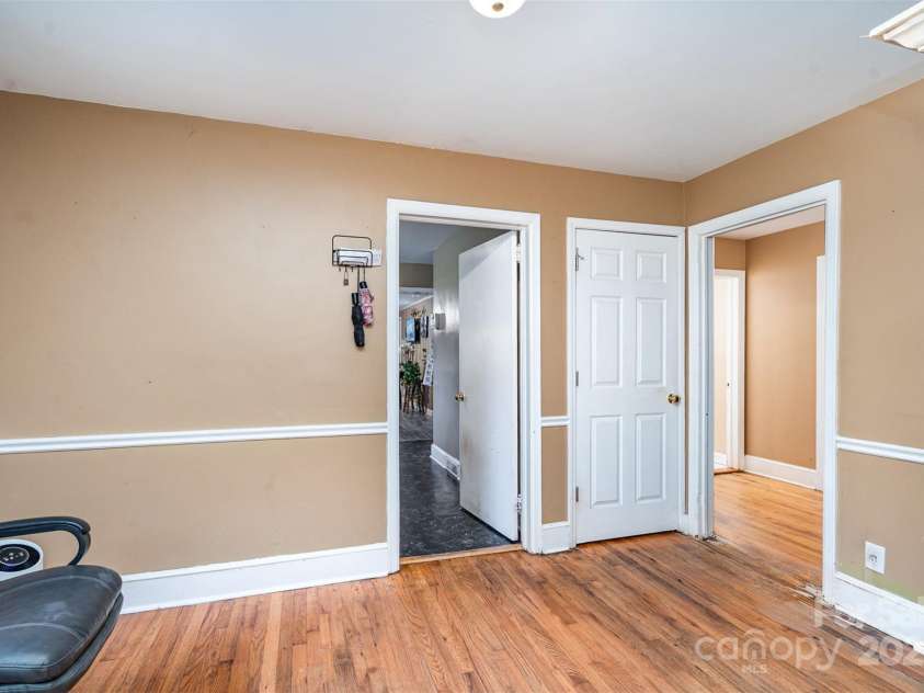 3700 Nevin Road, Charlotte, NC 28269.  MLS# CAR4257929, YatesRealty ID 12854. 