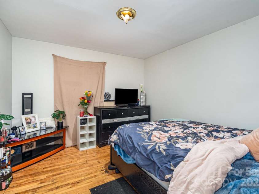 3700 Nevin Road, Charlotte, NC 28269.  MLS# CAR4257929, YatesRealty ID 12854. 