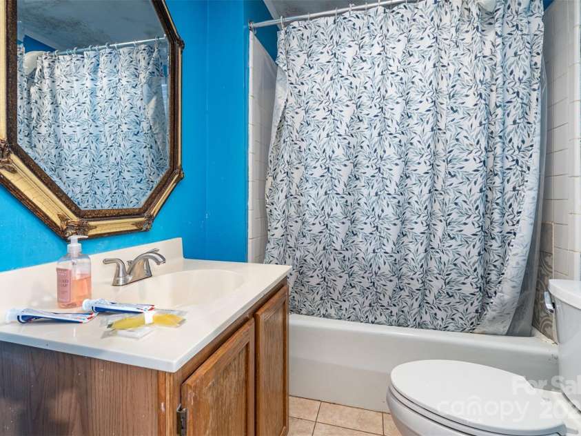 3700 Nevin Road, Charlotte, NC 28269.  MLS# CAR4257929, YatesRealty ID 12854. 