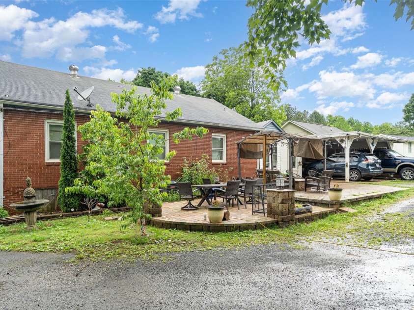 3700 Nevin Road, Charlotte, NC 28269.  MLS# CAR4257929, YatesRealty ID 12854. 