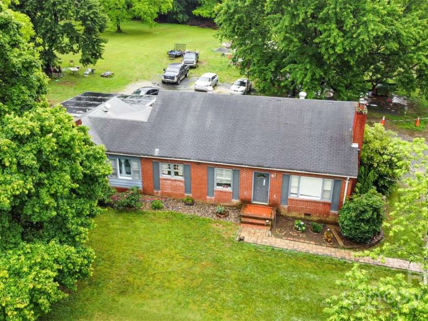 3700 Nevin Road, Charlotte, NC 28269.  MLS# CAR4257929, YatesRealty ID 12854. 