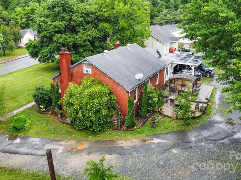 3700 Nevin Road, Charlotte, NC 28269.  MLS# CAR4257929, YatesRealty ID 12854. 