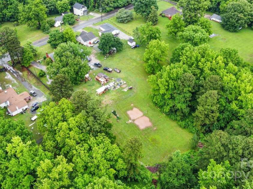 3700 Nevin Road, Charlotte, NC 28269.  MLS# CAR4257929, YatesRealty ID 12854. 