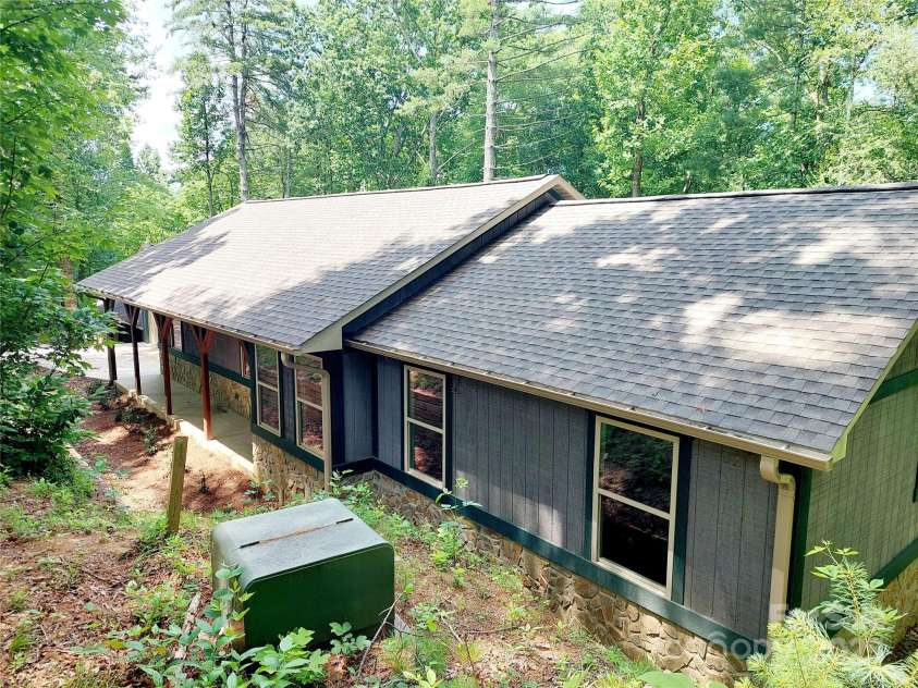 93 Badger Run, Hendersonville, NC 28739.  MLS# CAR4273888, YatesRealty ID 12854. 