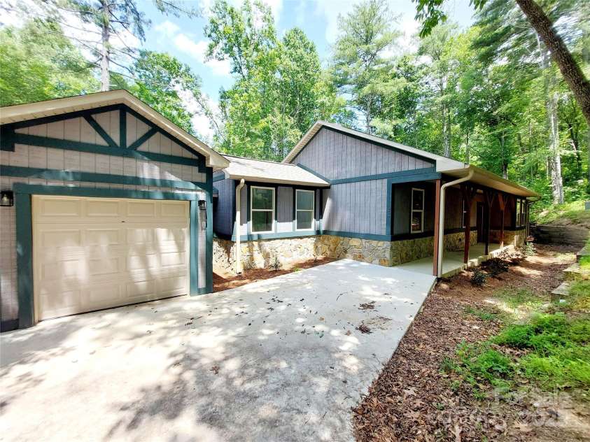 93 Badger Run, Hendersonville, NC 28739.  MLS# CAR4273888, YatesRealty ID 12854. 