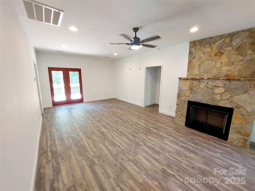 93 Badger Run, Hendersonville, NC 28739.  MLS# CAR4273888, YatesRealty ID 12854. 