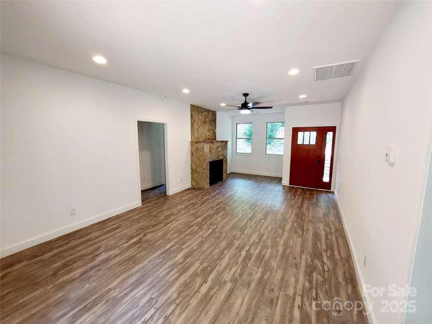 93 Badger Run, Hendersonville, NC 28739.  MLS# CAR4273888, YatesRealty ID 12854. 