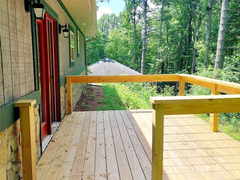 93 Badger Run, Hendersonville, NC 28739.  MLS# CAR4273888, YatesRealty ID 12854. 