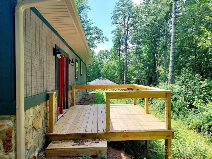 93 Badger Run, Hendersonville, NC 28739.  MLS# CAR4273888, YatesRealty ID 12854. 