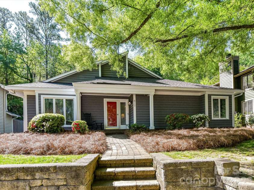 6712 Paces Ferry Lane, Charlotte, NC 28226.  MLS# CAR4369684, YatesRealty ID 12858. 