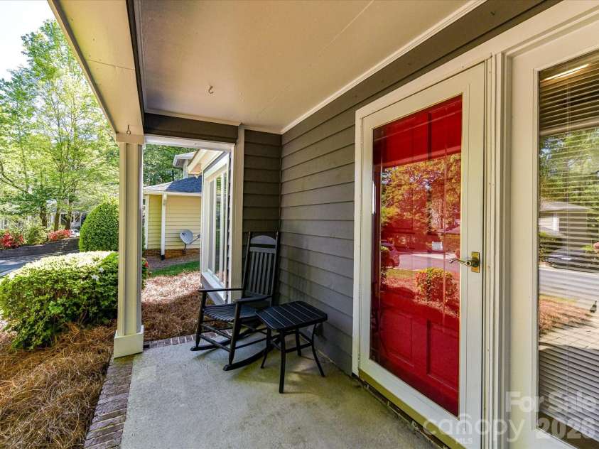 6712 Paces Ferry Lane, Charlotte, NC 28226.  MLS# CAR4369684, YatesRealty ID 12858. 