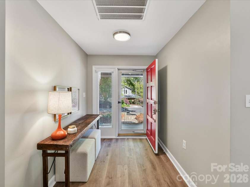 6712 Paces Ferry Lane, Charlotte, NC 28226.  MLS# CAR4369684, YatesRealty ID 12858. 