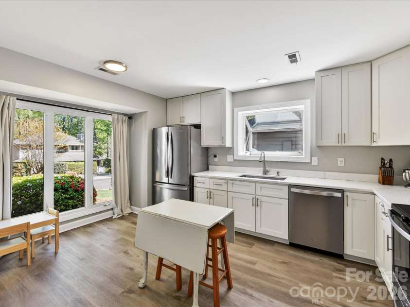 6712 Paces Ferry Lane, Charlotte, NC 28226.  MLS# CAR4369684, YatesRealty ID 12858. 